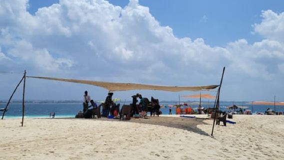 Zanzibar: Nakupenda Sand Bank Roundtrip by Boat with Lunch