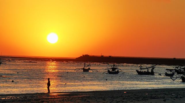 峇里島：羅威納觀海豚+水神廟+雙子湖+善惡門一日遊