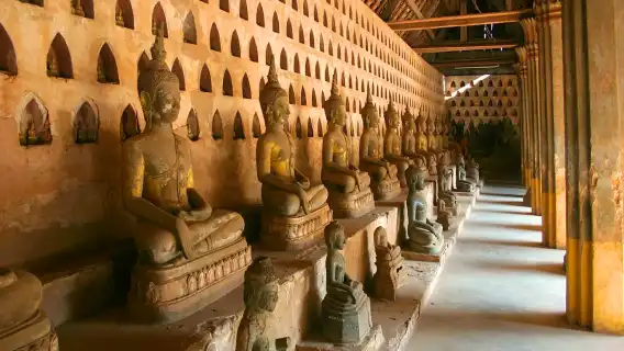 ปั่นจักรยานครึ่งวันบนถนนเวียงจันทน์