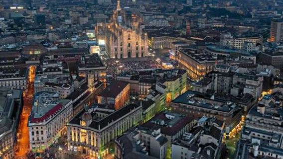 Milan: Small-Group Night Walking Tour