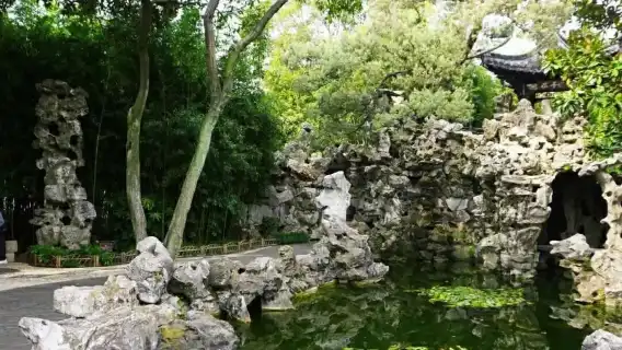 Yangzhou Slender West Lake + Zheng Banqiao Memorial Hall + Dongguan Street + Geyuan one-day tour- English Service Available