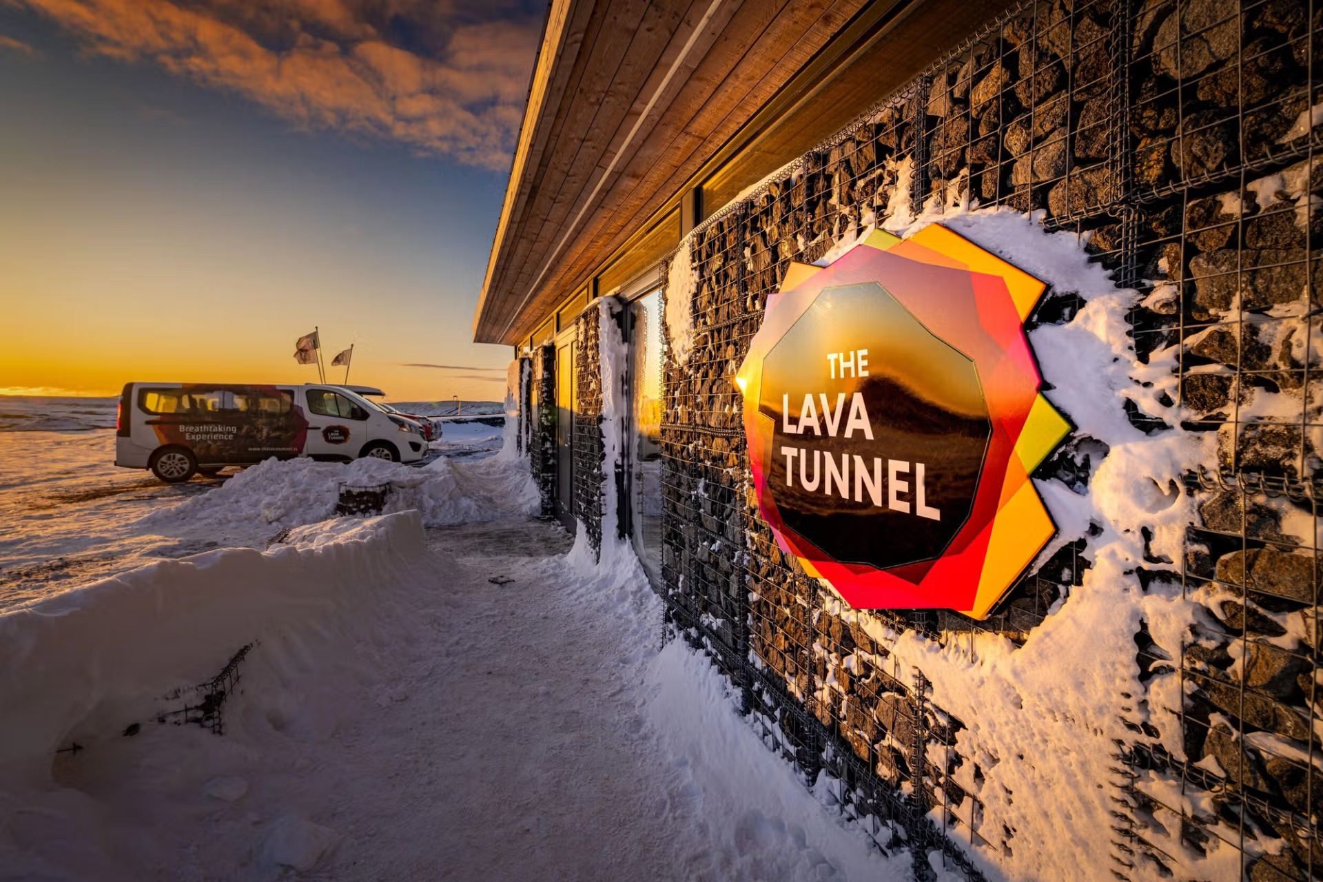 Raufarhólshellir Lava Tunnel Half-day Tour|Explore the mysterious underground world|Round-trip to Reykjavik