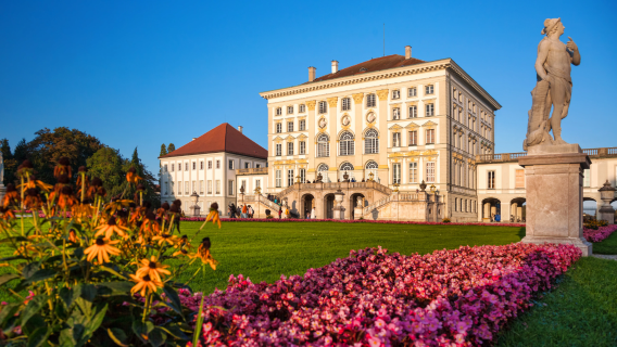 Quảng trường Marienplatz + Cung điện München + Khải Hoàn Môn + Lâu đài Nymphenburg tour 1 ngày