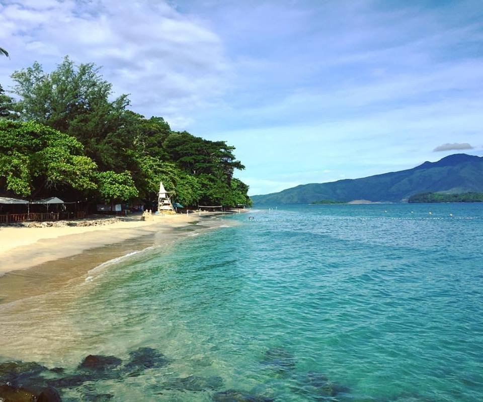 Pase de día de Camayan Beach Resort