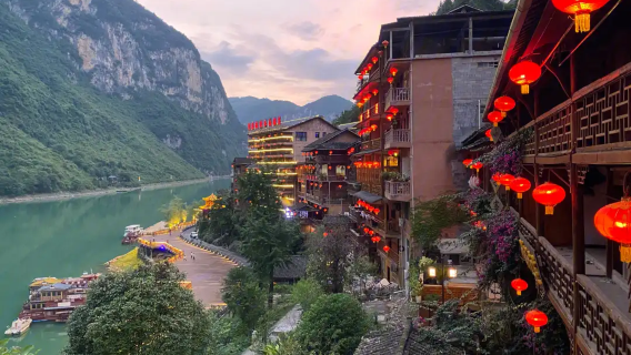 Chongyou Wujiang River Gallery Cruise + Gongtan Ancient Town + Fairy Mountain 2-Day Private Tour