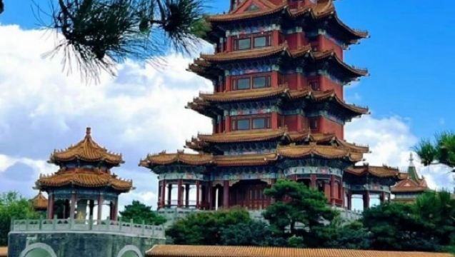 Yantai Penglai Pavilion + Eight Immortals Crossing the Sea + Wencheng Castle + Yantai Golden Beach Lonely Whale 1-day tour [Includes a cultural fabric bag]