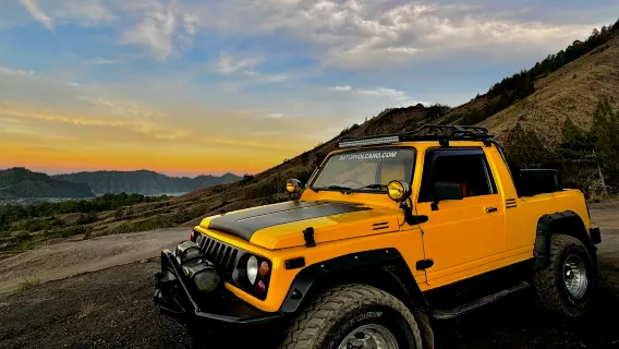 Mount Batur 4wd Jeep Sunset with photographer