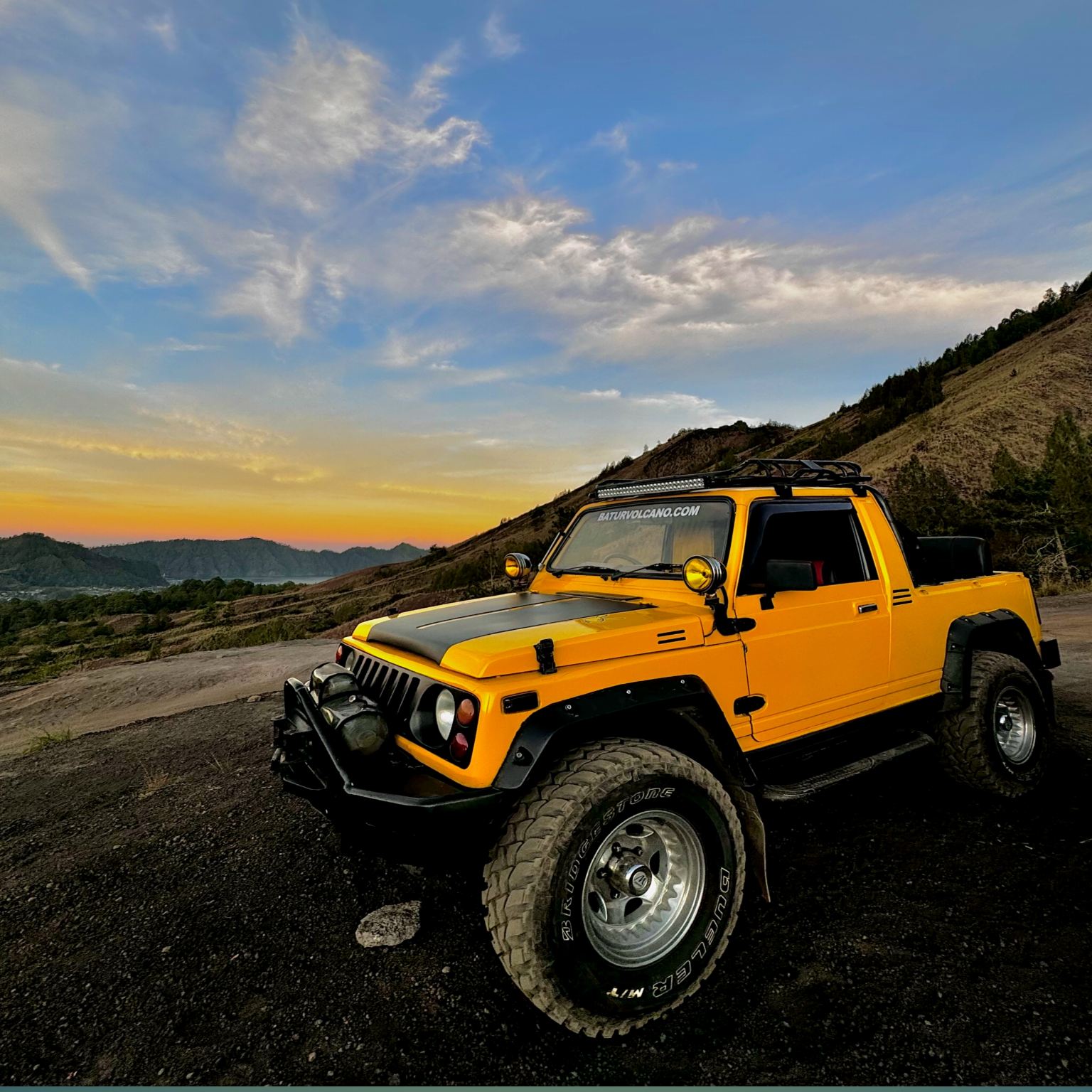 ภูเขาไฟบาตูร์ ทัวร์รถจี๊ปชมพระอาทิตย์ตก พร้อมช่างภาพ