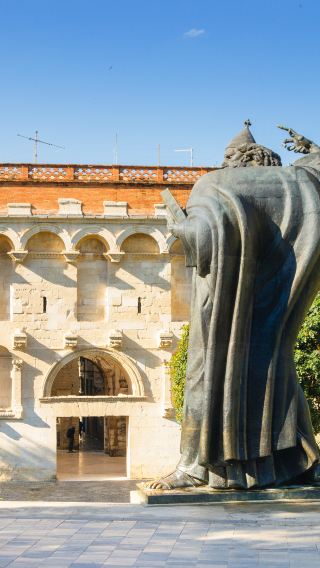 Split private charter day tour: Cathedral of Saint Domnius + Diocletian's Palace + Old Split + Split Riva