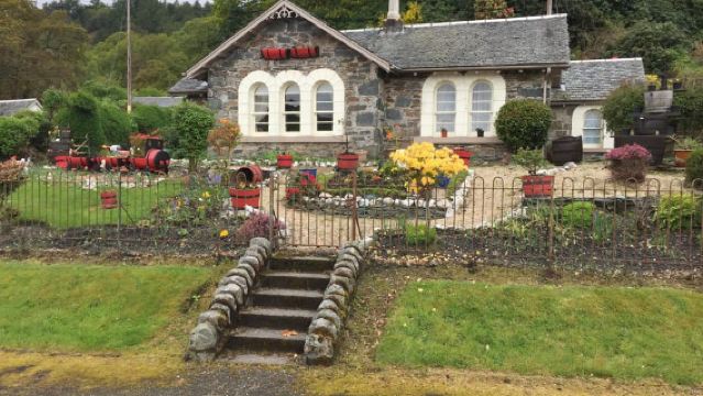 Greenock: Loch Lomond, Trossachs & Stirling Castle Tour