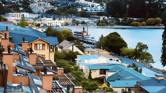 Excursion d'une journée de Queenstown à Wanaka avec expérience de pilotage et visite de Glenorchy, lieu de tournage du Seigneur des Anneaux