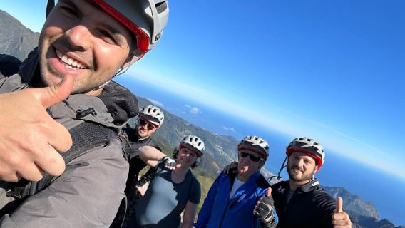 TUR BERSEPEDA LEVADA YANG MUDAH