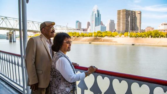 Cincinnati: Crucero fluvial con almuerzo y entretenimiento
