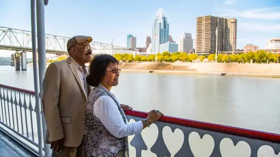 Cincinnati: crociera in battello fluviale con pranzo e intrattenimento