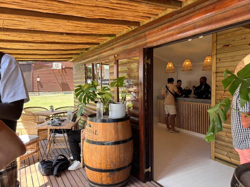 Cape Town: Stellenbosch Hop-On Hop-Off Tractor Transfer