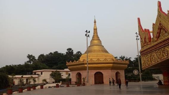 Private Mumbai Tour: Kanheri Caves & Golden Pagoda Temple