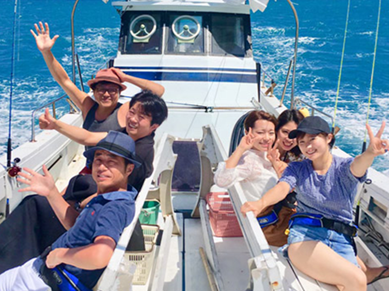 沖縄釣り半日帰りツアー|3時間の那覇市ホテル送迎付き+8～14人乗りボートチャーター