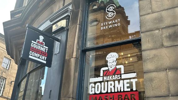 Prenotazione al ristorante Makars Mash Bar, tesoro culinario di Edimburgo, Scozia, Regno Unito, specializzato in cucina scozzese