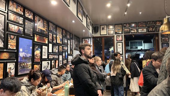 Fergburger, the popular restaurant in Queenstown, New Zealand, offers a restaurant reservation service.