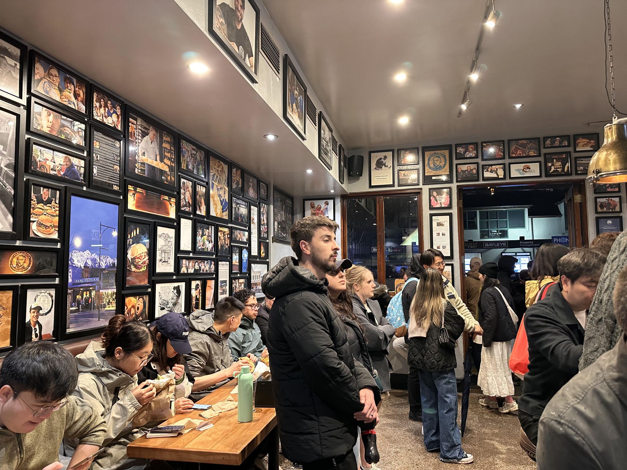 Prenotazione per il ristorante popolare Fergburger a Quilpie, Nuova Zelanda con servizio di prenotazione ristorante