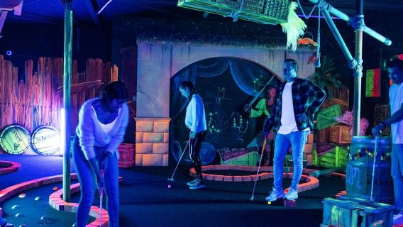 Aloha Amsterdam: Glow in the Dark Minigolf