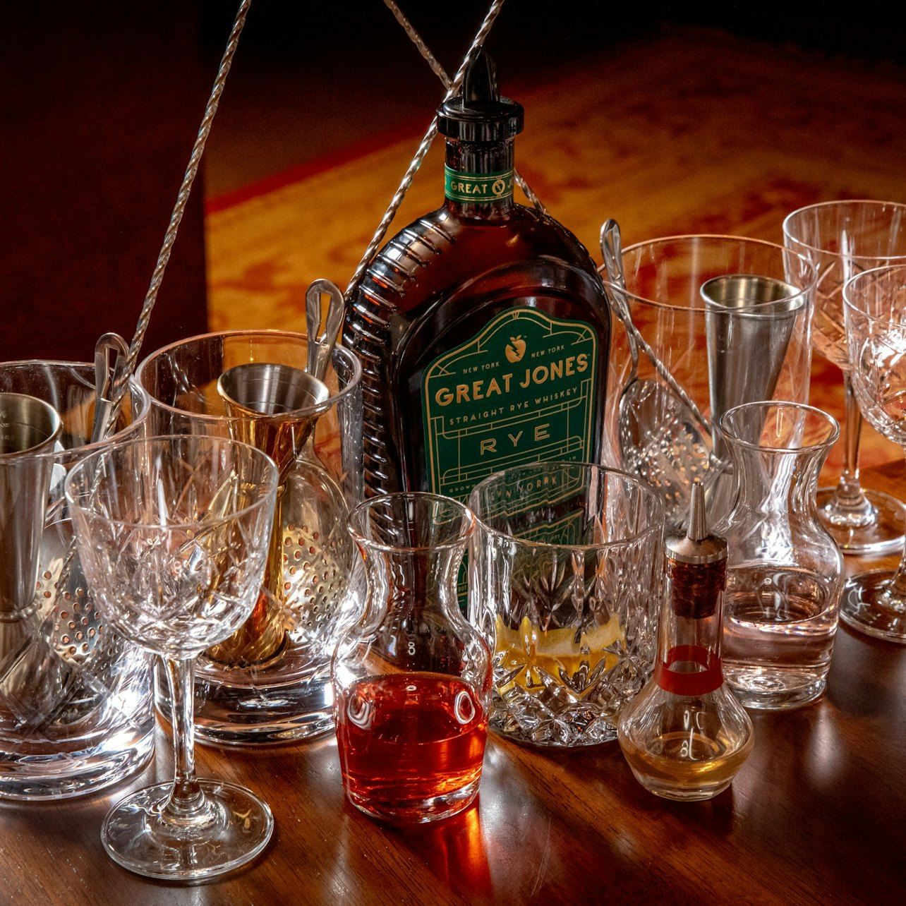 โรงกลั่นเกรท โจนส์: ทัวร์พร้อมไกด์ + คลาสสอนทำค็อกเทล + ชิมเครื่องดื่ม