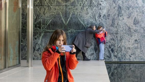 Mies van der Rohe Pavillon: Eingang + Schauen, Einrahmen, Klicken! Familienworkshop