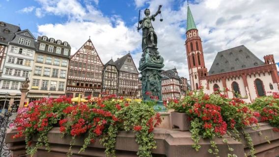 德國科隆大教堂+市政廳+霍亨索倫橋+科隆長廊一日遊