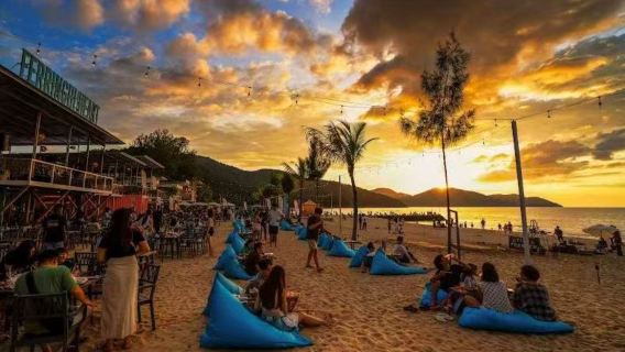 ペナン午後ツアー フロリダ・デュリアン農園+バタフライパーク+バツー フェリンギ ビーチでのサンセットファイヤーダンスショー