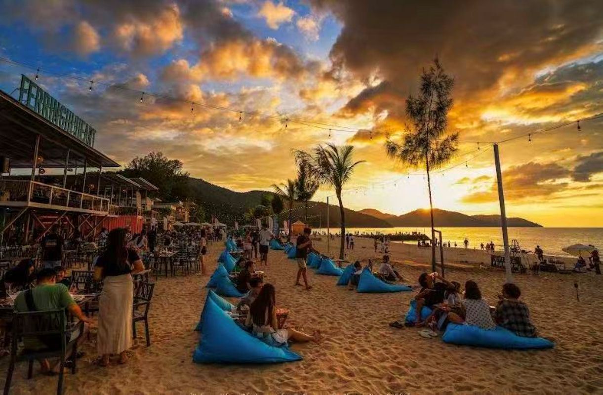 Tour pomeridiano a Penang: Collina dei Durian di Balik Pulau + Parco delle Farfalle + Spettacolo di Fuoco al Tramonto sulla Spiaggia di Batu Ferringhi