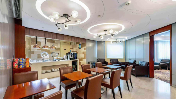 China airport lounges - Shanghai Hongqiao airport lounge - VIP lounge - transfer lounge - international/domestic departure - comfortable waiting area