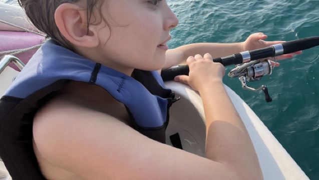 Phoenix Islandin luksusveneen merelle 3 tunniksi + merikalastus + vesiskootterikokemus + hedelmät/juomat/mineraalivesi