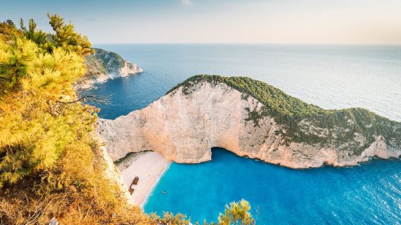 Zakynthos: Tour Guiado con Paseo en Barco con Fondo de Cristal y Autobús