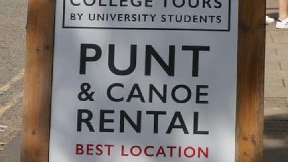 Cambridge: Shared River Tour by University Student Guides