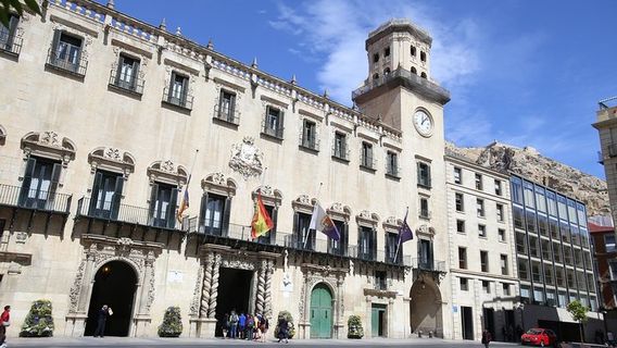 Discover the highlights of the Alicante city on private full day tour| Trip.com
