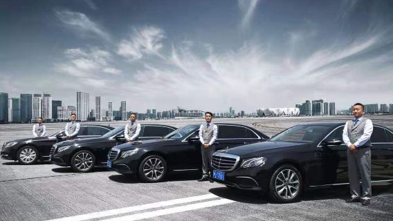 Gran Muralla de Mutianyu · servicio de coche privado con conductor· Mercedes-Benz Clase E, Clase V, Clase S · Conductor de habla inglesa opcional
