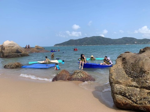 汕頭南澳島+青澳灣體驗潛水浮潛5小時【快艇來回+收蟹籠+浮潛+划小船+槳板+水上浮毯+燒烤+海鮮粥+功夫茶】