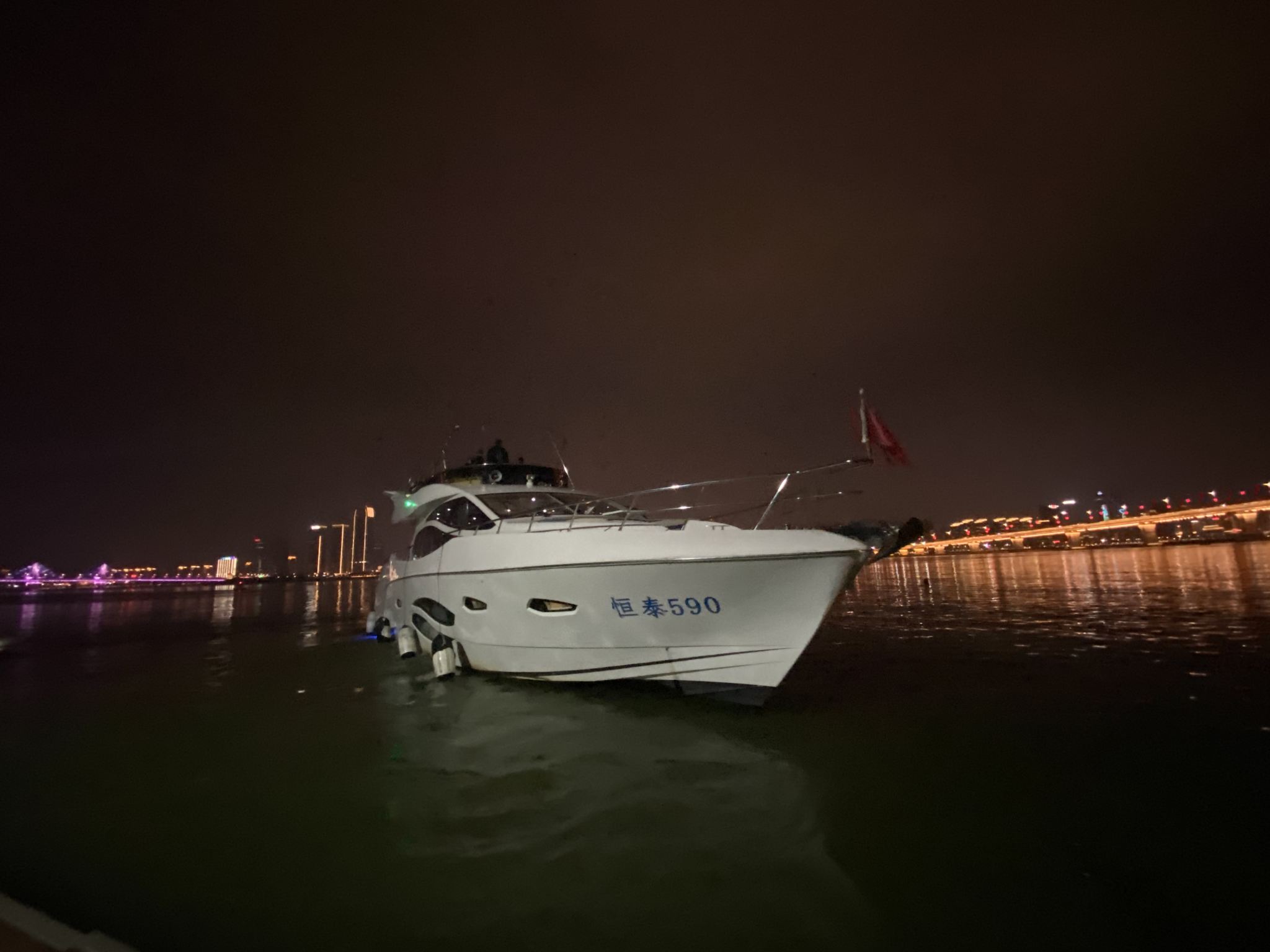 江西南昌贛江豪華遊艇包船出海看滕王閣夜景/南昌燈光秀【贈送啤酒一件+水果盤兩份+小菜或小吃一份+礦泉水】