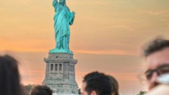 New York: Statue of Liberty Sunset Cruise
