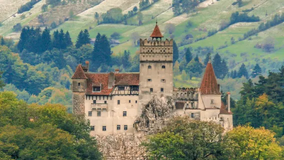 Castillo de Bran y Castillo Peleș desde Bucarest