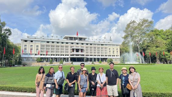 Tour a pie por el War Remnants Museum (Nha Trung Bay Toi Ac Chien Tranh) y el Palacio de la Reunificación