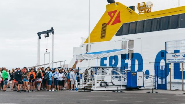 From Fuerteventura: Lanzarote Trip with Wine Tasting & Lunch