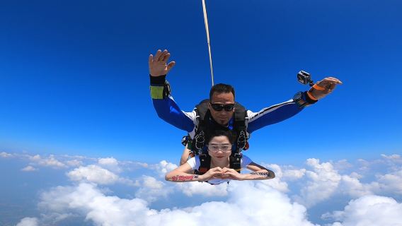 陝西西安高空跳傘官方預約【萬英尺高空跳傘+過程視訊記錄】