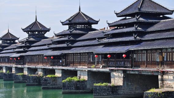 湖南懐化万仏山+芦笙鼓楼+芋頭トン族村寨貸切チャーターワンデーツアー(英語サービス可)