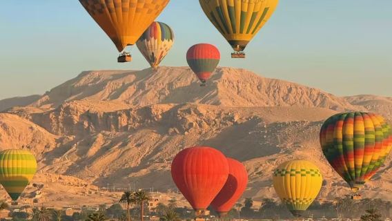 Experiencia en globo aerostático en Lúxor para ver el amanecer con traslado al hotel y vuelo sobre el Valle de los Reyes