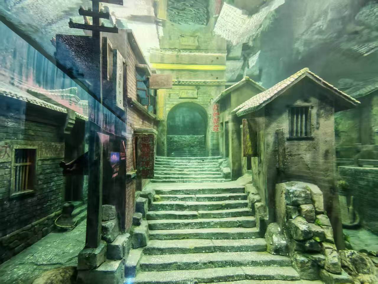 【2-8人獨立包團】三峽升船機+水下博物館+G348公路一日遊