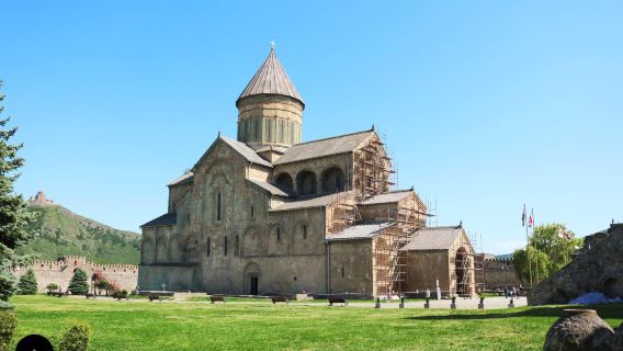 スヴェティツホヴェリ大聖堂＋ウプリスツィヘ洞窟住居跡貸切チャーター1日