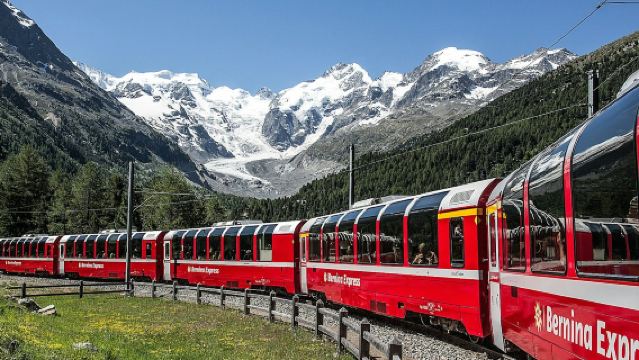 St. Moritz y Tirano: recorrido panorámico por el Bernina Express desde el lago de Como