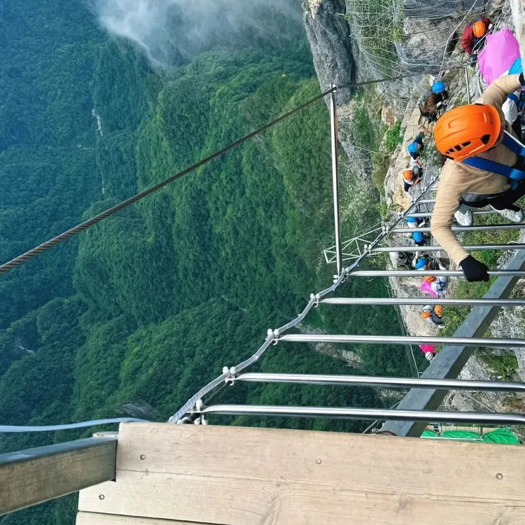 Zhangjiajie adventure game! Cliff via ferrata at Qixing Mountain