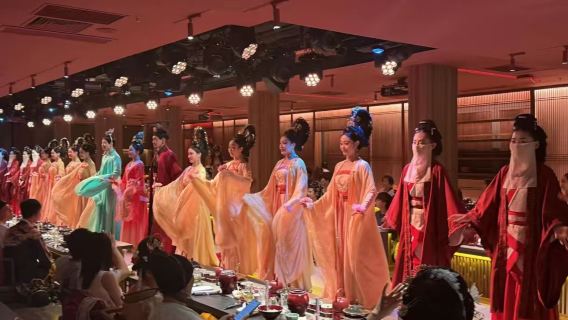 Peking Kejserlig Kulturupplevelse - Kunglig bankett, traditionell underhållning och valfri Han-klädselbyte